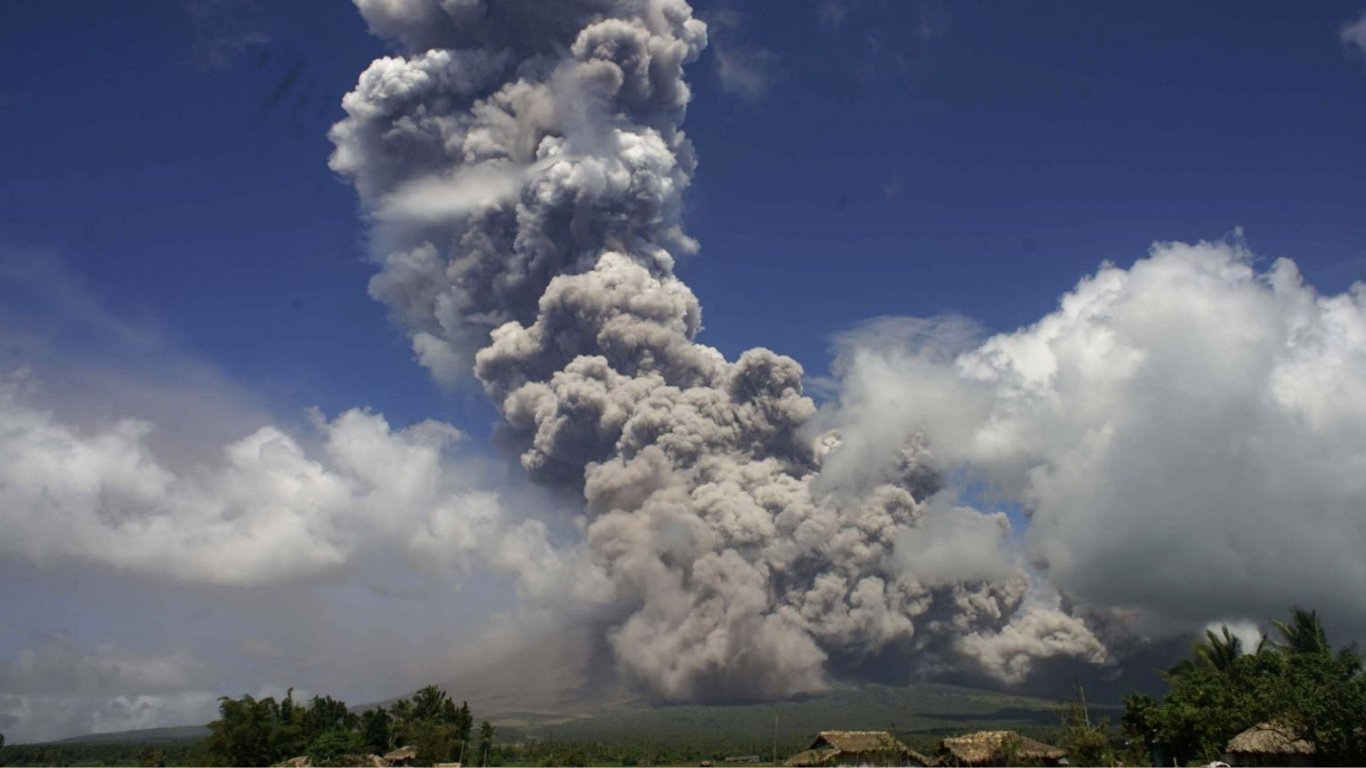 Mayon ashfall hits Albay farms


