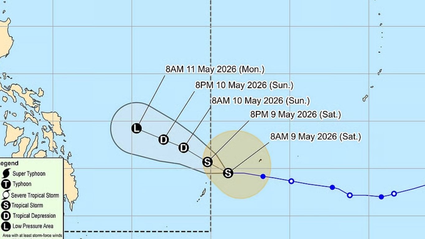 ‘Hagupit’ weakens near Palau
