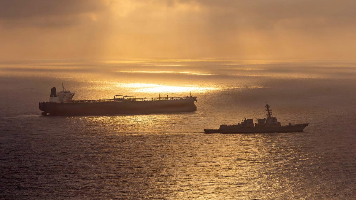 U.S. fires at Iran tankers, sparks reprisals