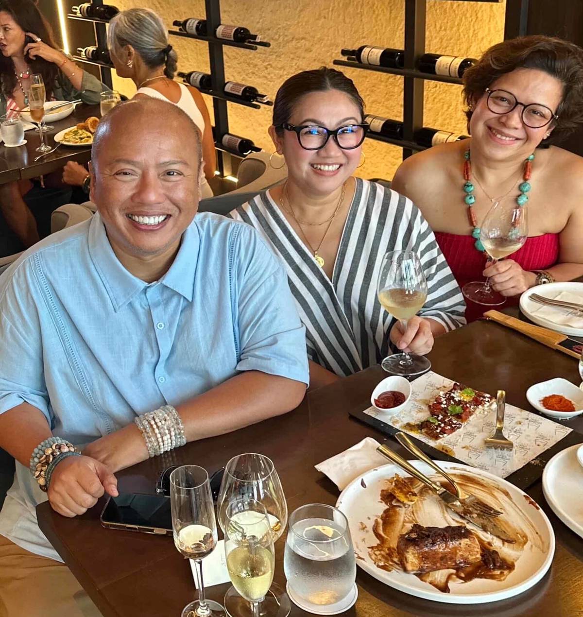 DAILY TRIBUNE'S Luis Espiritu and Bebeth Timbol with Chinkee Koppe.