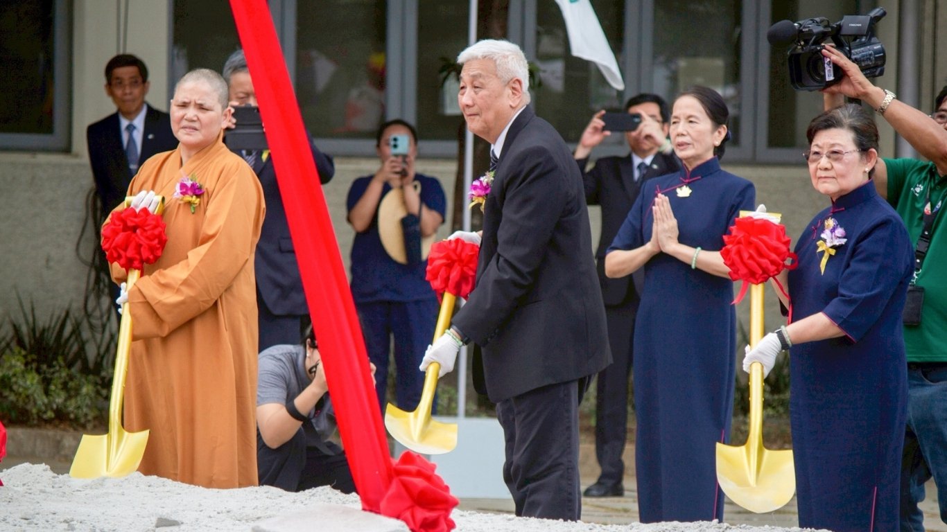 Philippine Tzu Chi hospital rises