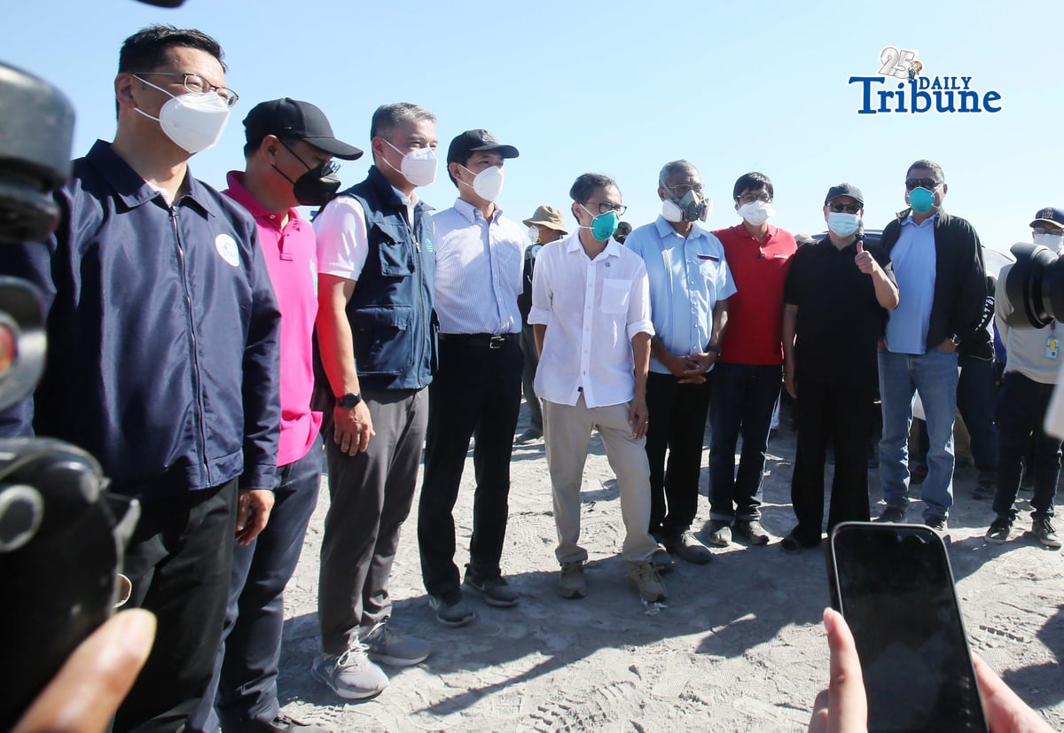 Department of Public Works and Highways Secretary Vince Dizon, along with representatives from the DENR, DOTr, MMDA, San Miguel Corp., Navotas Mayor John Rey Tiangco, and officials from Japan including Ambassador Endo Kazuya and JICA Chief Baba Takahashi, conducted a joint inspection at the Navotas Sanitary Landfill on Monday, 11 May, 2026, after a fire was declared out.
The inspection assessed site conditions, waste management operations, environmental concerns, and ongoing infrastructure developments in the area.