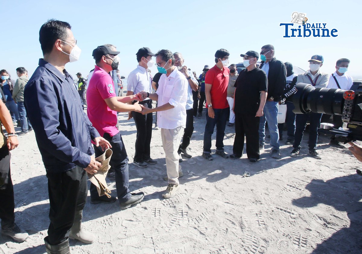 Department of Public Works and Highways Secretary Vince Dizon, along with representatives from the DENR, DOTr, MMDA, San Miguel Corp., Navotas Mayor John Rey Tiangco, and officials from Japan including Ambassador Endo Kazuya and JICA Chief Baba Takahashi, conducted a joint inspection at the Navotas Sanitary Landfill on Monday, 11 May, 2026, after a fire was declared out.
The inspection assessed site conditions, waste management operations, environmental concerns, and ongoing infrastructure developments in the area.