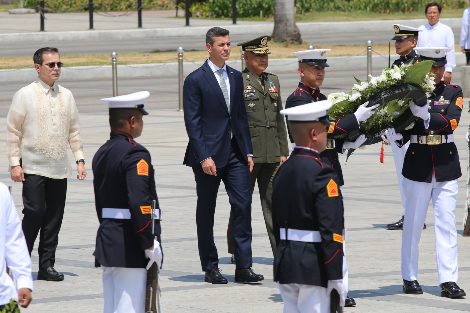 Republic of Paraguay President Santiago Peña Palacios lays a wreath at the Rizal Monument in Manila on 11 May 2026 where he was welcomed by Manila Mayor Francisco “Isko” Domagoso. President Peña is on a landmark State Visit to meet with President Ferdinand Marcos Jr., marking the first time a Paraguayan head of state has visited the Philippines since diplomatic ties began in 1962.