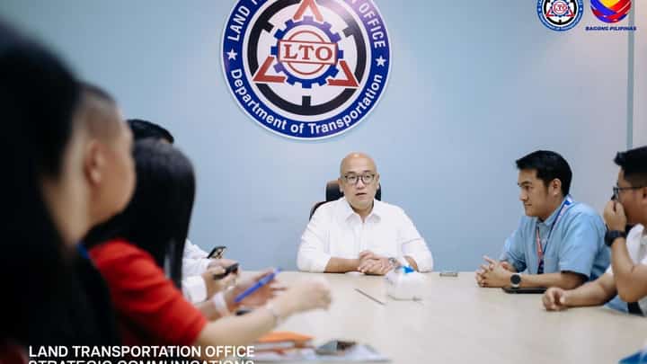 In an interview, Markus Lacanilao said the Land Transportation Office remains among the fastest government agencies in resolving public complaints despite being listed as one of the most complained-about offices. He also defended the agency’s enforcement operations and highlighted ongoing crackdowns against fixers and corrupt personnel inside the LTO.