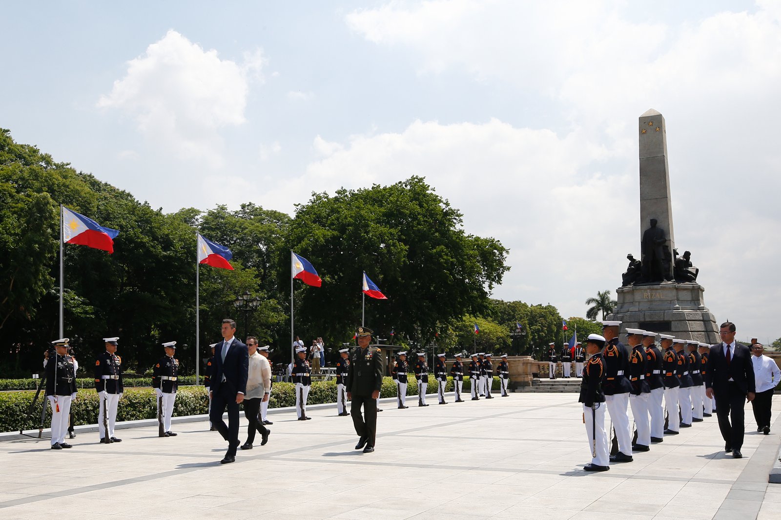 Republic of Paraguay President Santiago Peña Palacios lays a wreath at the Rizal Monument in Manila on 11 May 2026 where he was welcomed by Manila Mayor Francisco “Isko” Domagoso. President Peña is on a landmark State Visit to meet with President Ferdinand Marcos Jr., marking the first time a Paraguayan head of state has visited the Philippines since diplomatic ties began in 1962.