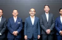 AYALA Corporation and DBS Bank Ltd executives pose for posterity at the signing ceremony marking AC’s signing of a US$100-million sustainability-linked facility with the latter, representing Ayala’s maiden Singapore-denominated hedged loan facility. From L-R: Ayala Corporation executive director and treasurer Estelito C. Biacora; chief finance officer, chief risk officer and Finance Group Head Juan Carlos L. Syquia; DBS Bank Ltd Group head of Energy, Renewables and Infrastructure, Sustainability, Project Finance and Strategic Advisory Lim Wee Seng; senior vice president and chief country representative Edgardo B. Legarda; and senior vice president for Energy, Renewables, and Infrastructure Coverage Sanura Bindulla Illeperuma.