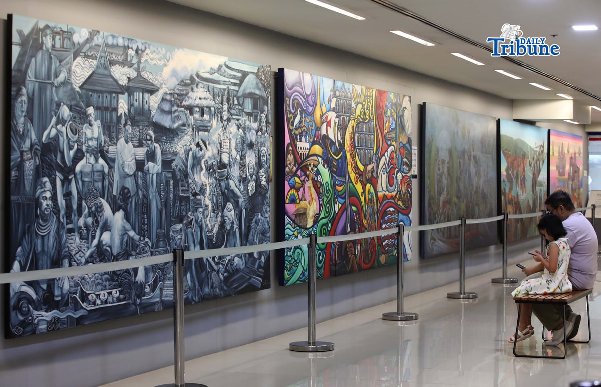 (May 12 2026) A little girl accompanied by a man enjoyed viewing the large painting exhibit detailing Philippine history on Tuesday may 12 2026, at the art museum of Araneta City, in Quezon City. It is a popular, free-admission cultural hub focused on Philippine history and art. Photo/Analy Labor