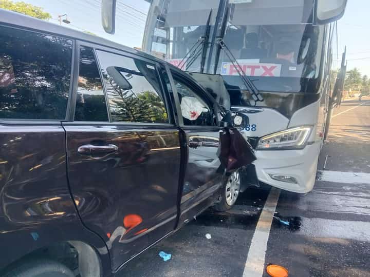 Fatal road crash between private SUV and passenger bus at Rangas, Juban, Sorsogon. The incident happened at 3:07PM along the portion of Maharlika highway. (Photo from: Rochelle Jean Brogada)