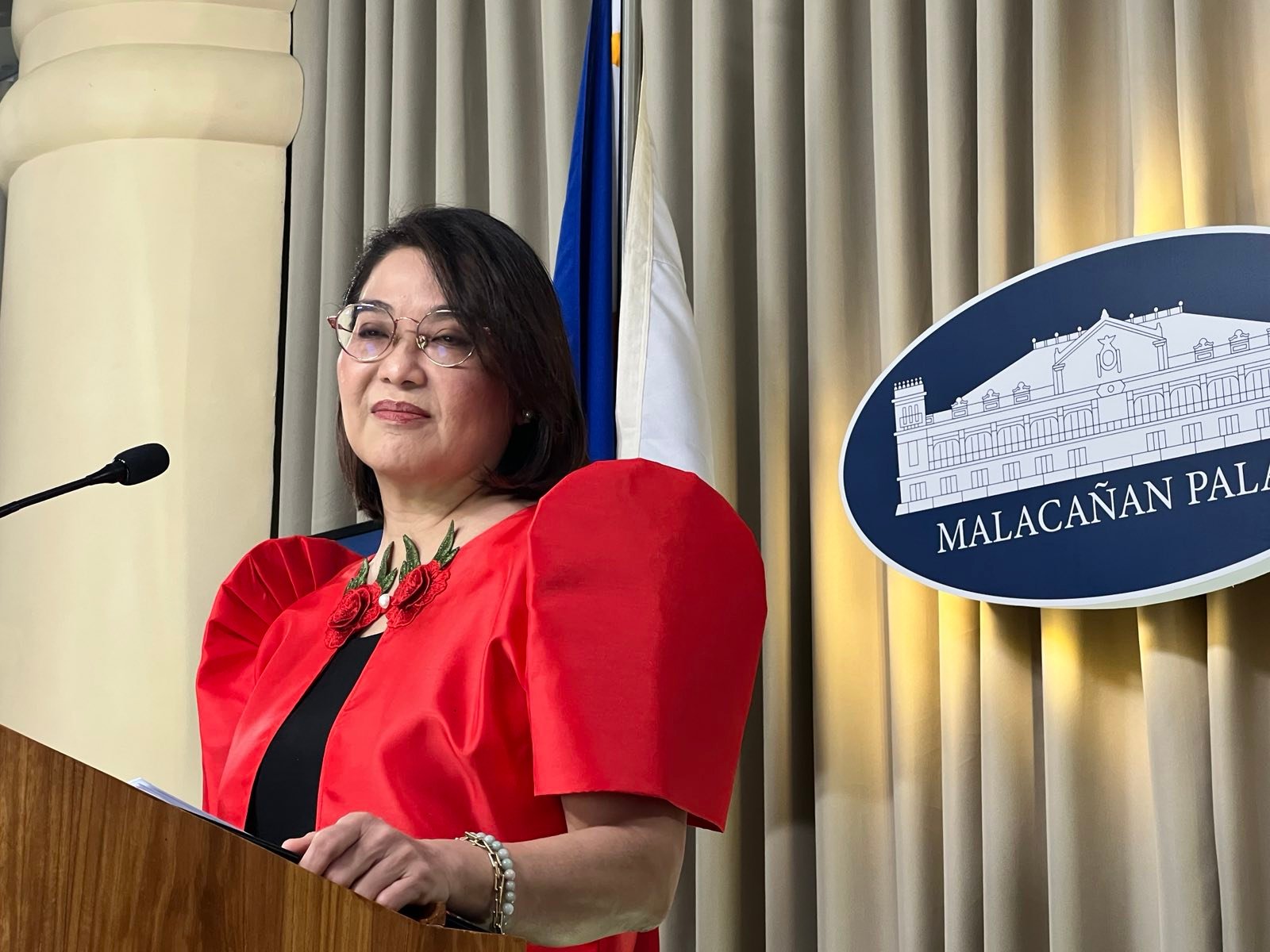 Palace stays out of Senate leadership shake-up
