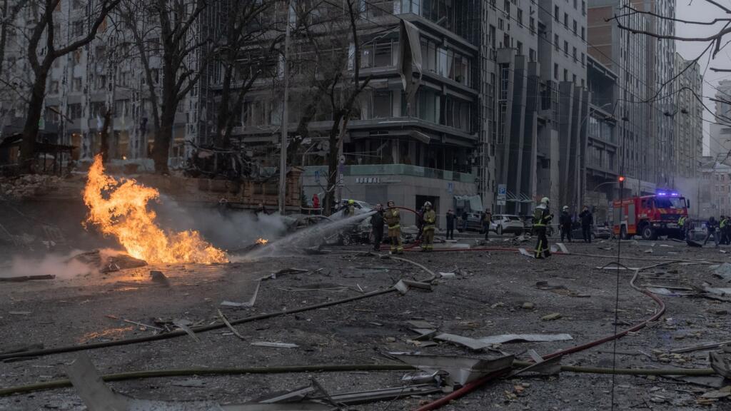 Russia, Ukraine strike after truce collapses; 1 dead