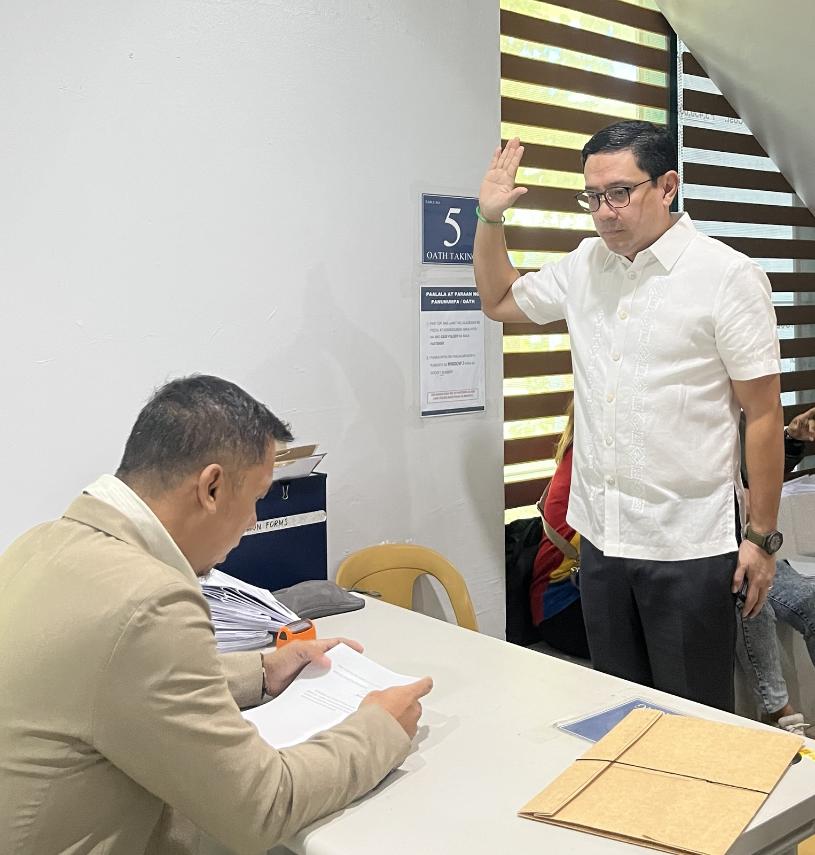 Carpio expands case vs officials over alleged illegal bank disclosure 