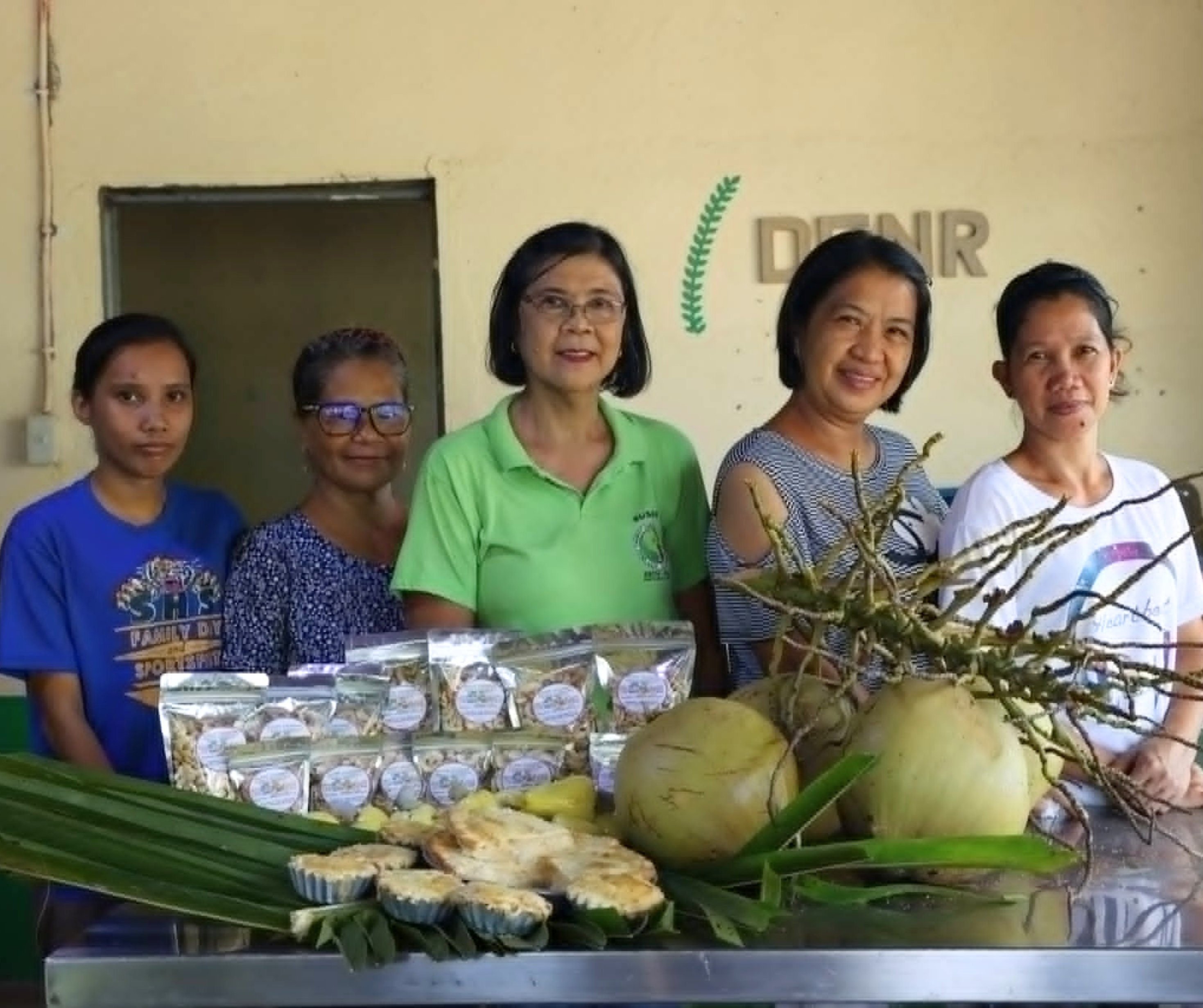 Bataan farmers receive cashew processing facility