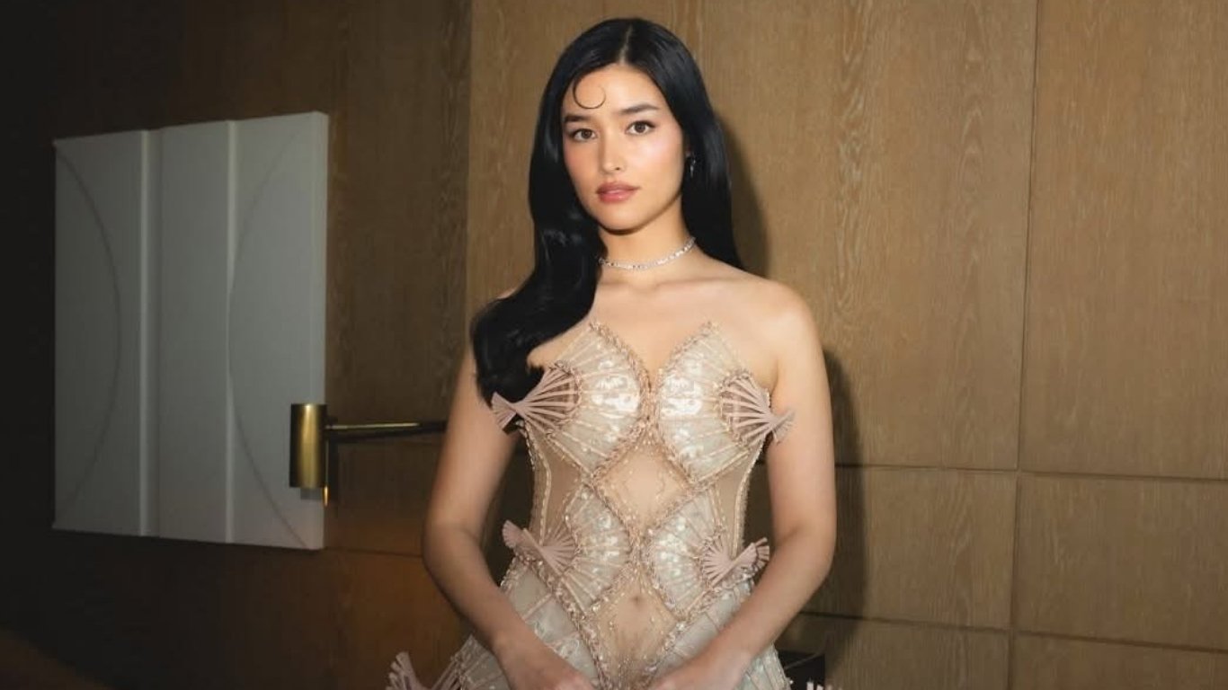 Liza Soberano makes a statement in pamaypay-inspired couture at Gold Gala