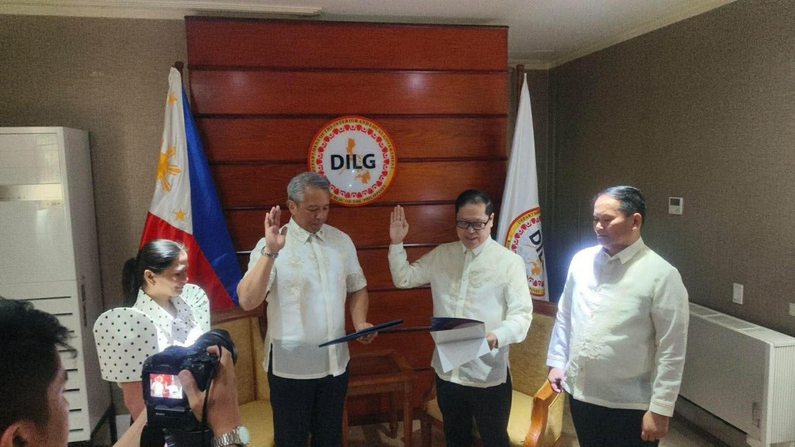 DILG swears in ex-Iloilo mayor Mabilog as undersecretary