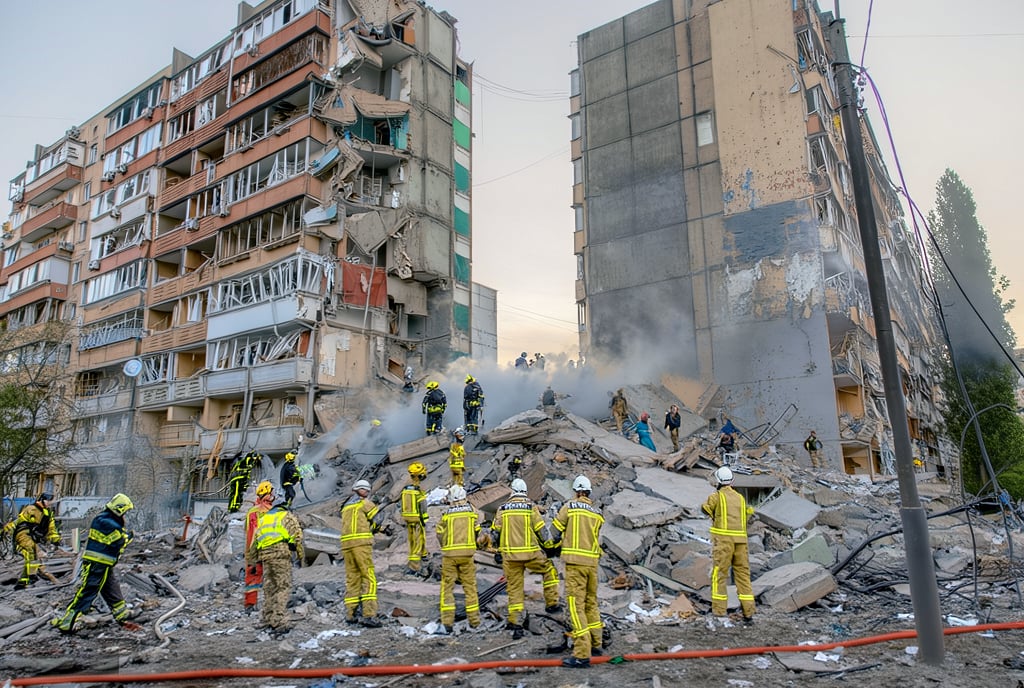 Heavy Russian strikes on Kyiv kill one, wound 31