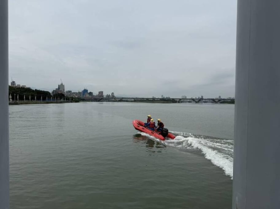 Taiwan student dies after attempting to rescue elderly man from river