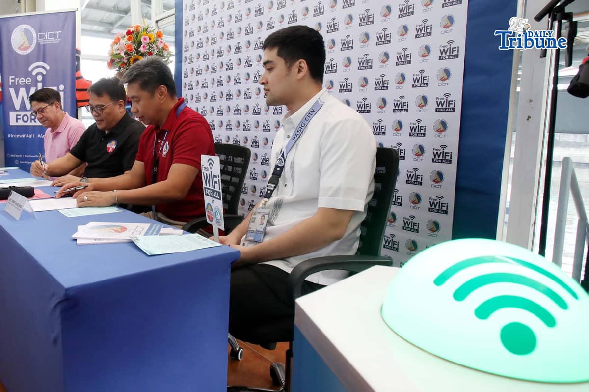 (May 14 2026) MMDA Chairman Atty. Don Artes lead the ceremonial launching of Free Public Internet Access Program (FPIAP) in MMDA Pasig River Ferry Service, with DICT Secretary Henry Aguda, and Pasig City Mayor Vico Sotto — a program in partnership with the DICT at San Joaquin Pasig River Ferry Station in Pasig City on Thursday, May 14, 2026. The FPIAP is part of the effort to modernize public transport facilities and part of efforts to restore life to Pasig River, alongside the ‘Pasig Bigyang Buhay Muli’ initiative of President Ferdinand R. Marcos Jr. Photo/Analy Labor