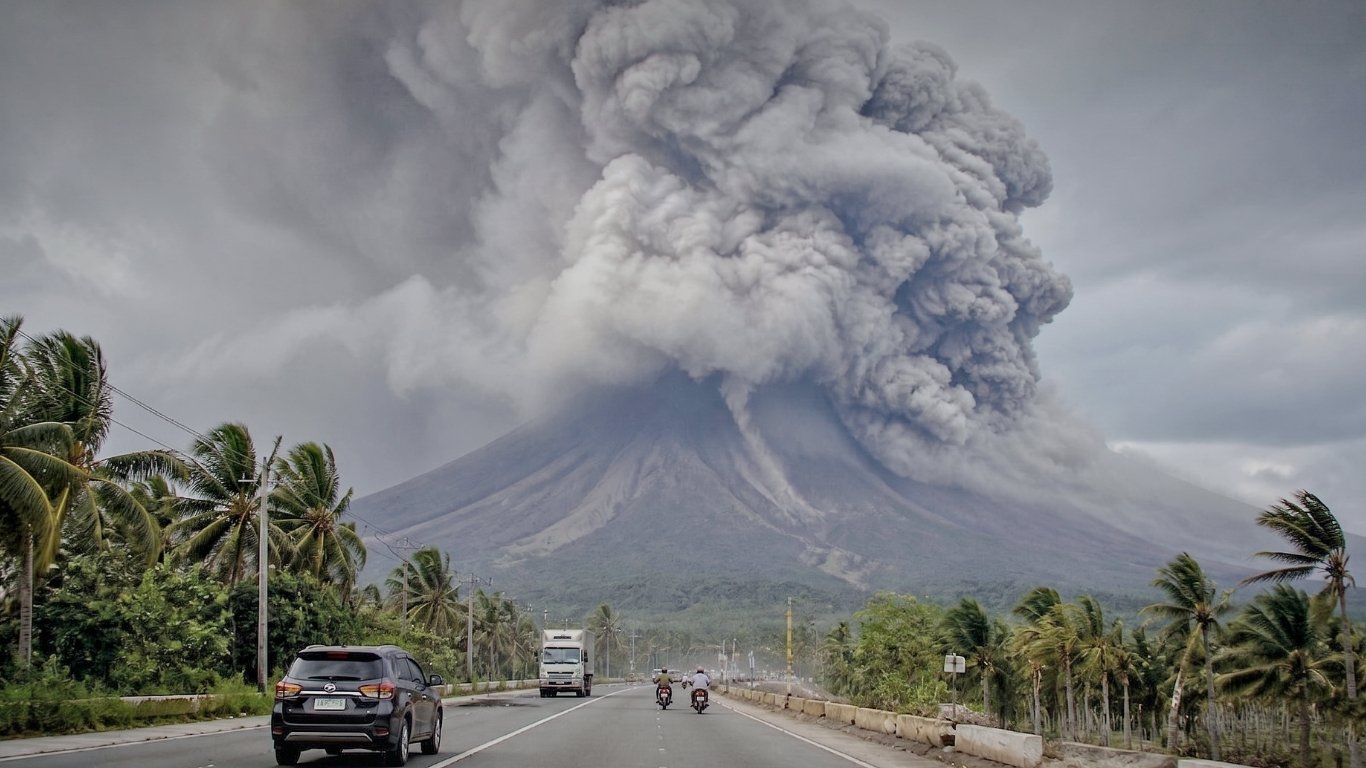 Mayon activity continues, but no Alert 4 yet