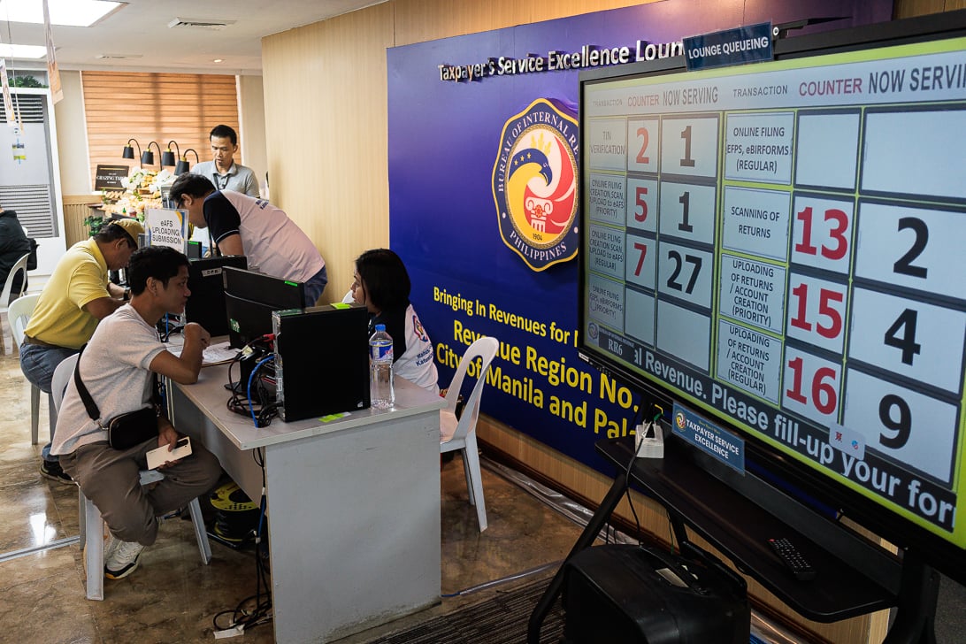 Taxpayers file annual income tax returns on final day of filing