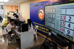 Taxpayers file annual income tax returns on final day of filing