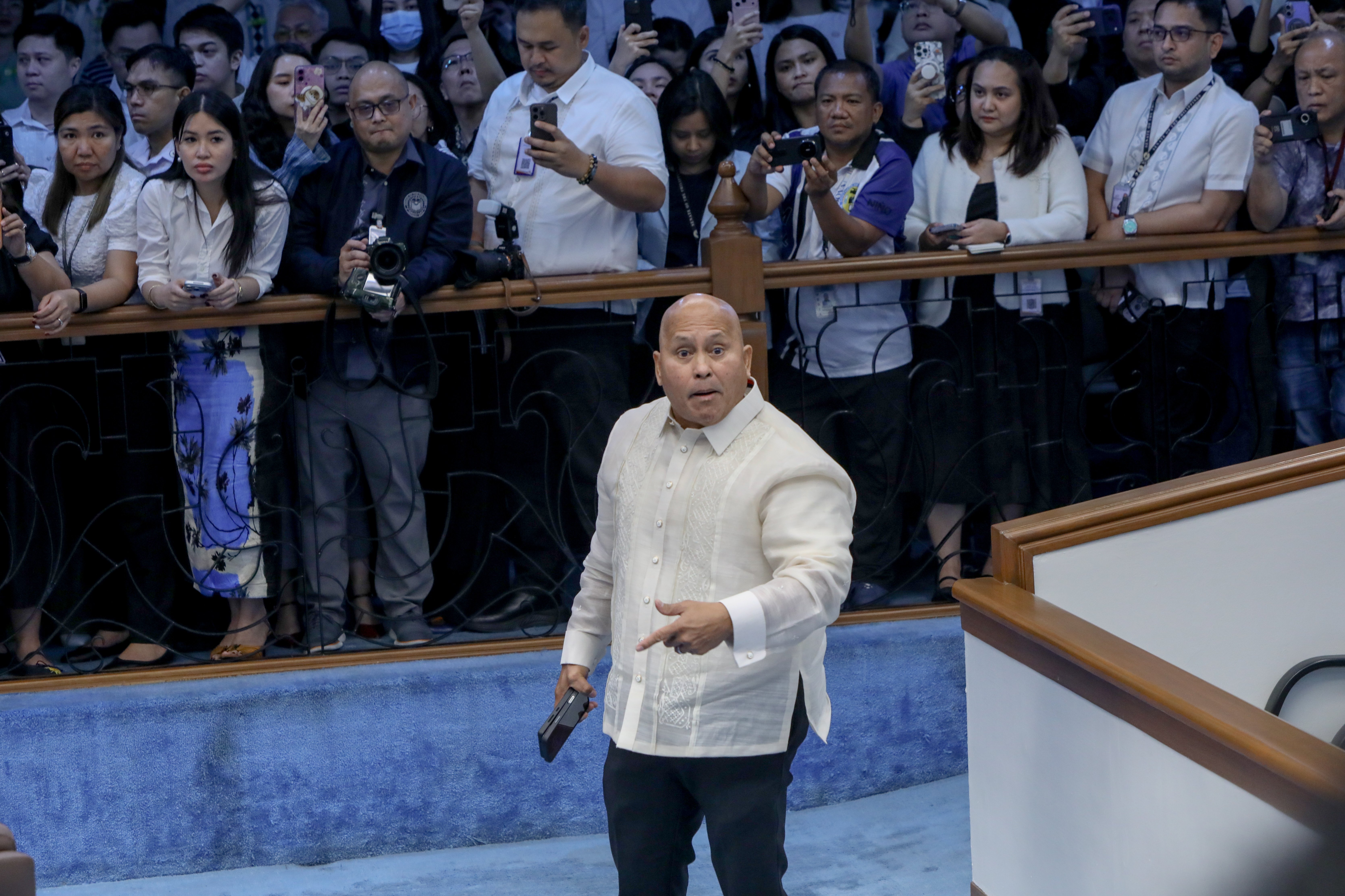 De Lima urges Executive rethink fugitive hunt