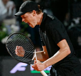 VICTORY ON HOLD: Roman rain halts Sinner’s march to final