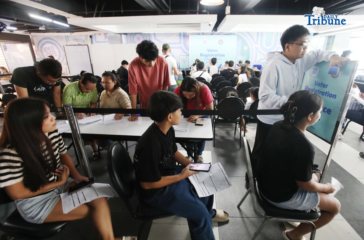 (May 16 2026) People queuing for voter registration at SM North Edsa in Quezon City on Saturday may 16 2026, a day before the COMELEC May 18 deadline for registration for the 2026 Barangay and Sangguniang Kabataan Elections BSKE. The Commission reminded the public to register and update their voter records before the deadline to avoid the last minute rush. Photo/Analy Labor