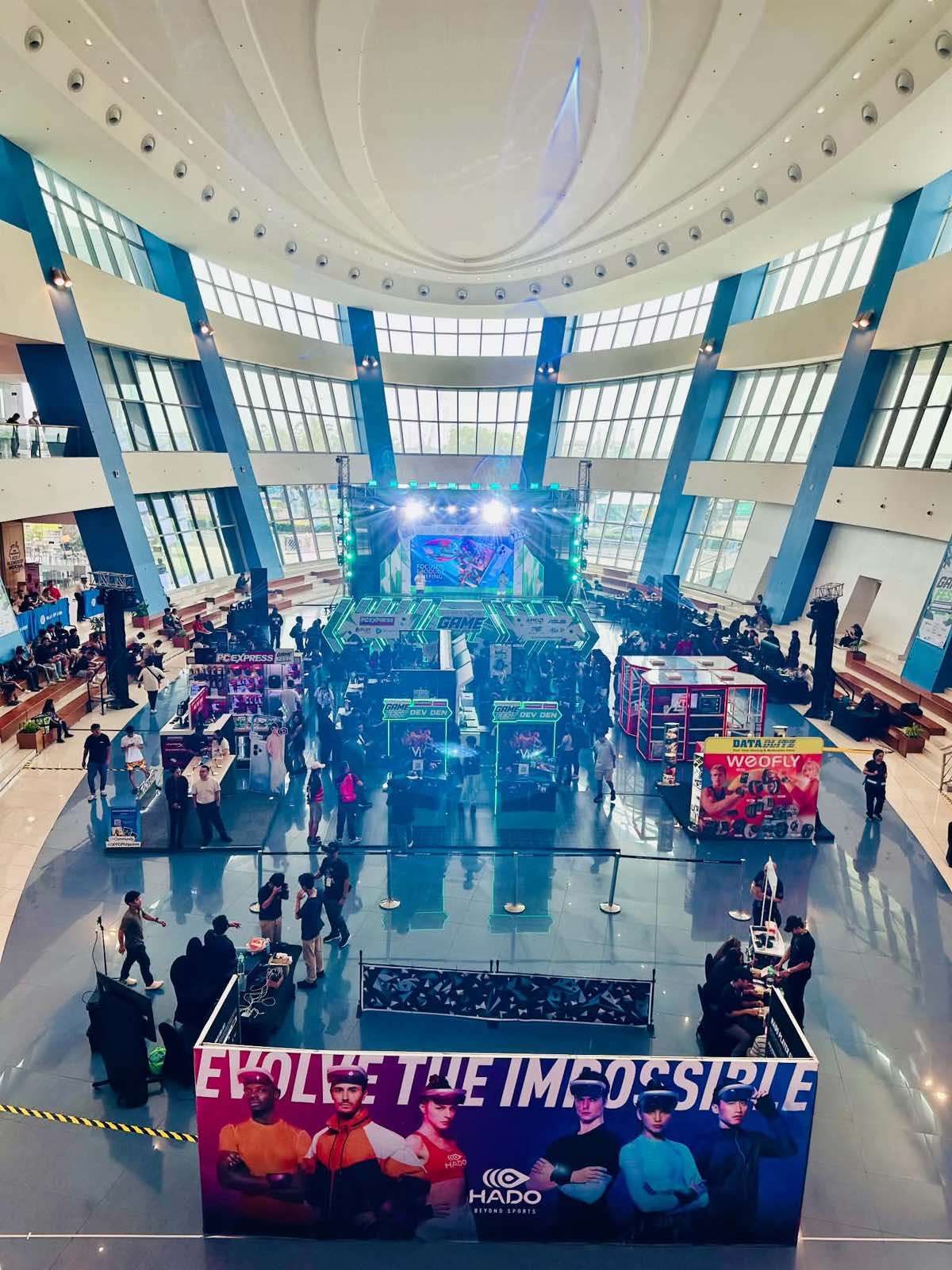 VISITORS explore gaming booths, esports activities, and tech exhibits during the Cyberzone Game Fest at SM Mall of Asia, which brought together gaming enthusiasts, indie developers, and technology brands for a weekend showcase of digital entertainment.