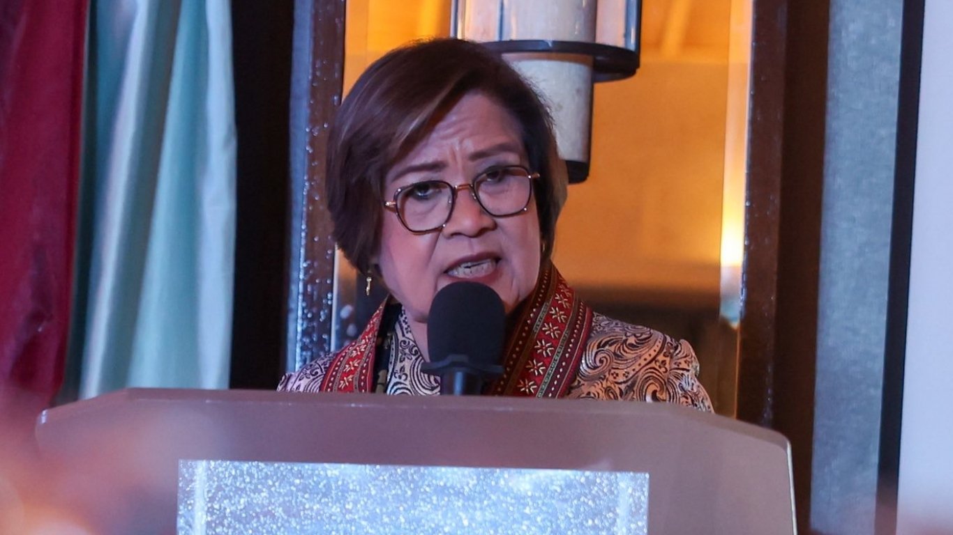 De Lima hits authorities’ failed arrests