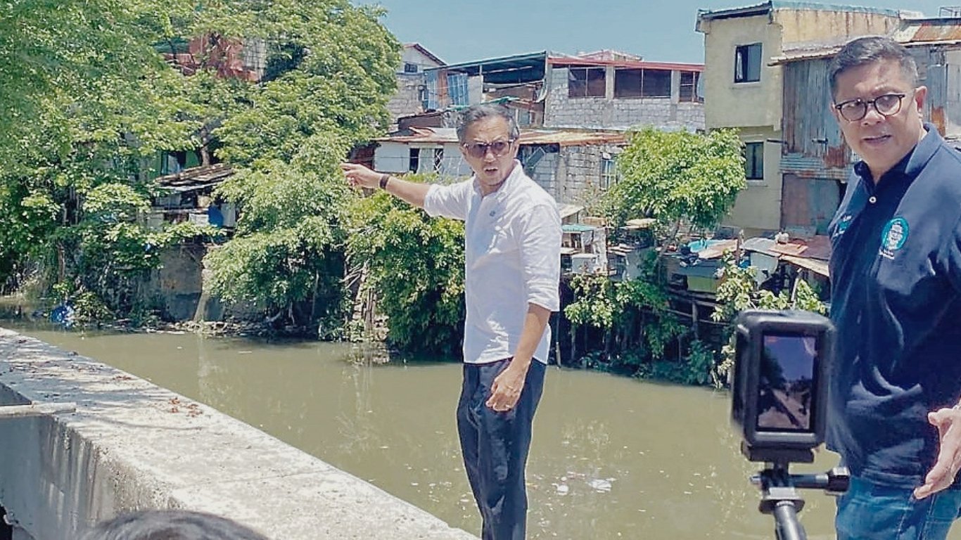 DPWH inspects flood-prone Parañaque roads