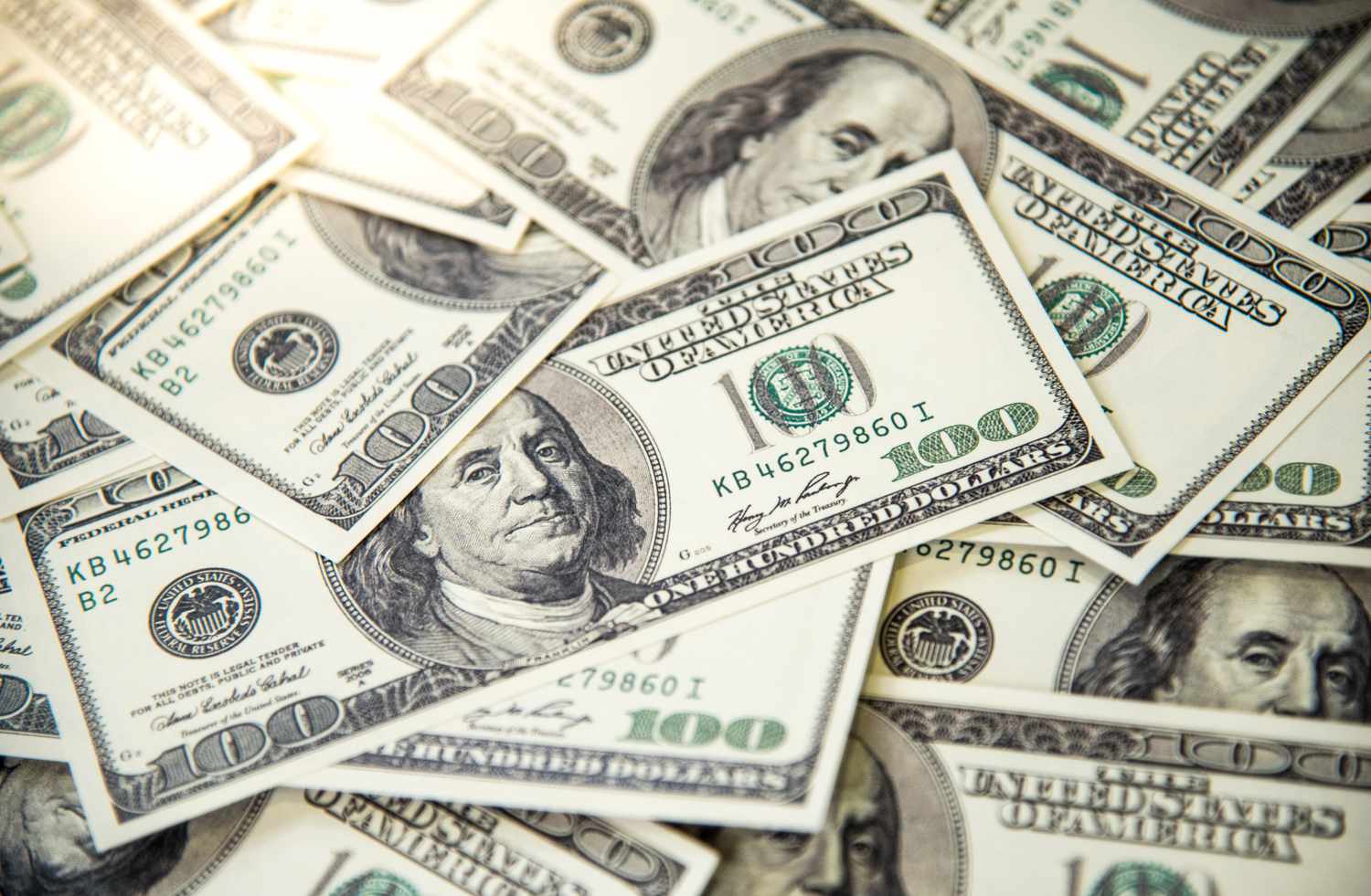 U.S. dollar strengthens amid geopolitical tensions, Fed rate expectations