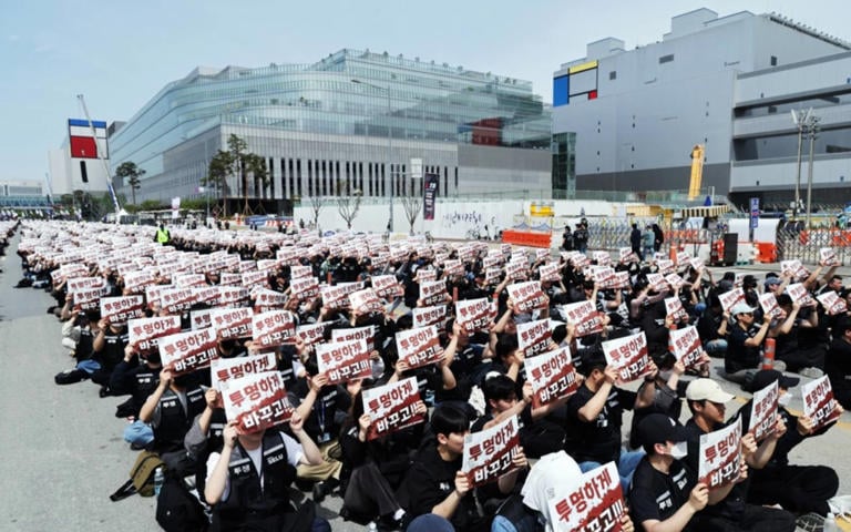 Samsung Electronics, union in talks as court blunts planned strike