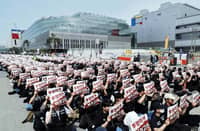 Samsung Electronics, union in talks as court blunts planned strike