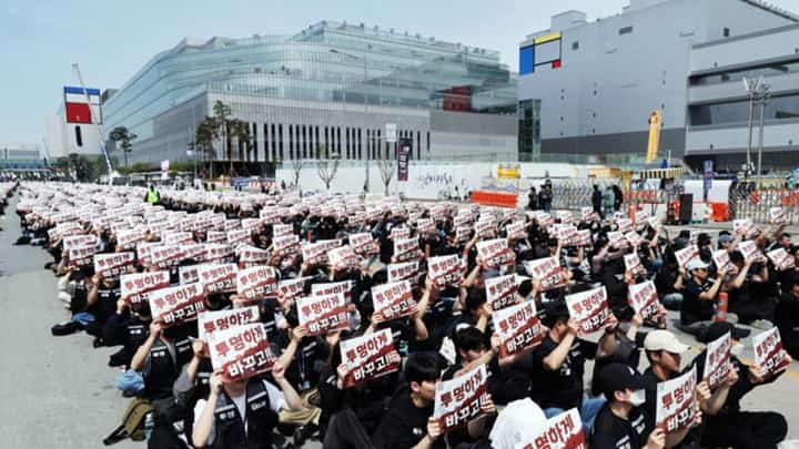 Samsung Electronics, union in talks as court blunts planned strike