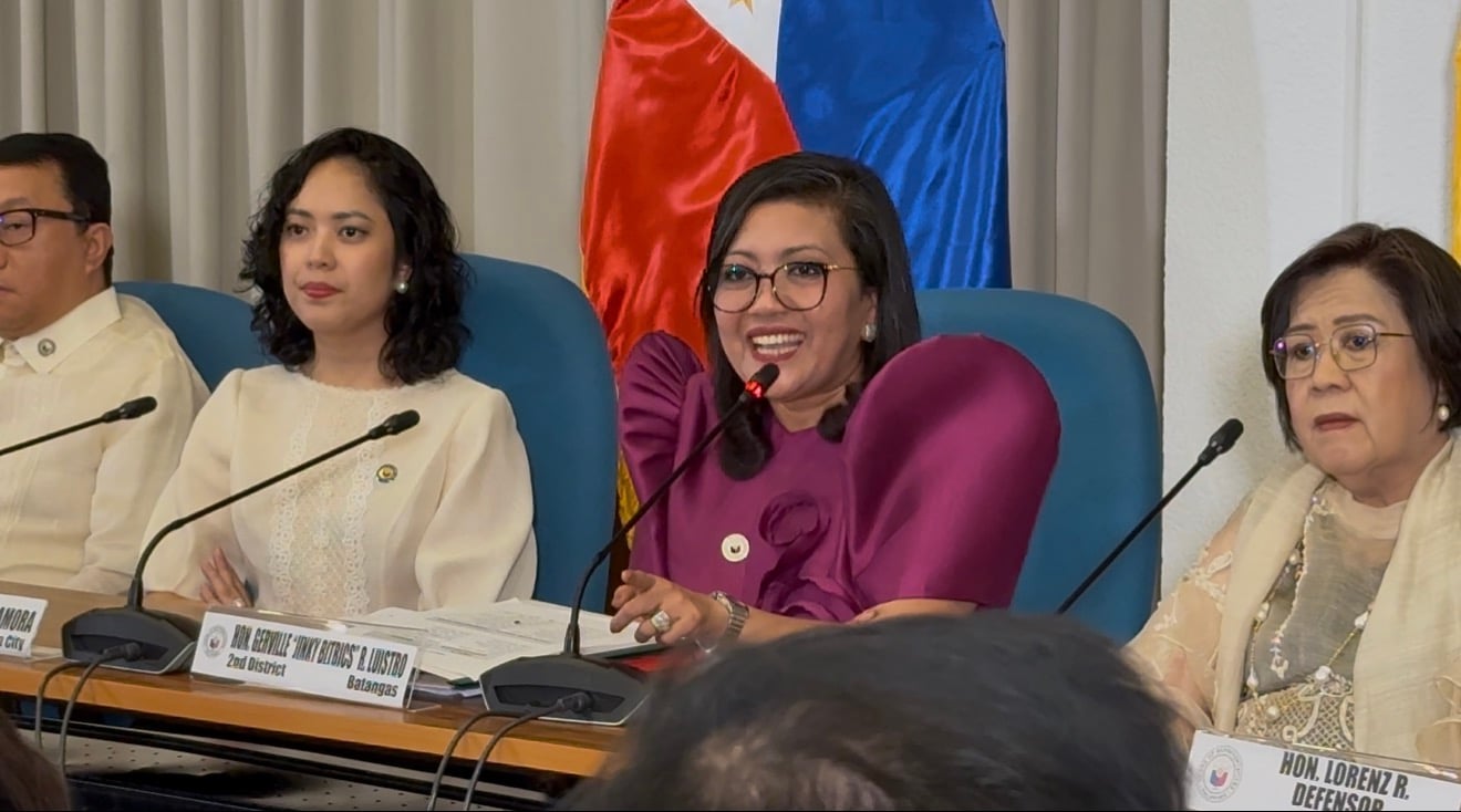 Luistro: Duterte appearance or not, trial will proceed
