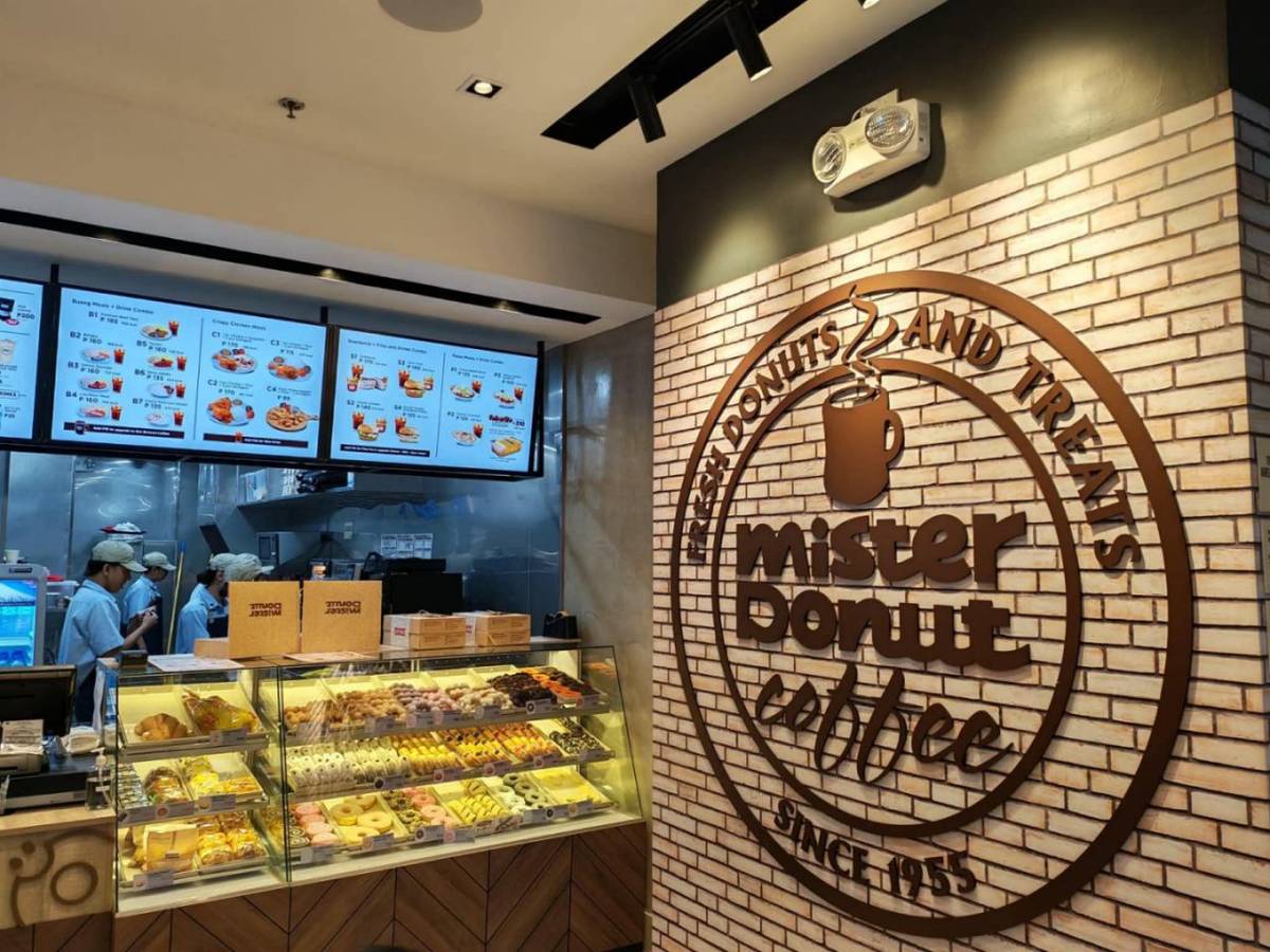 FRESH donuts and brewed coffee are displayed inside Mister Donut’s newly opened 24/7 dine-in and takeout branch at McKinley West in Taguig City.