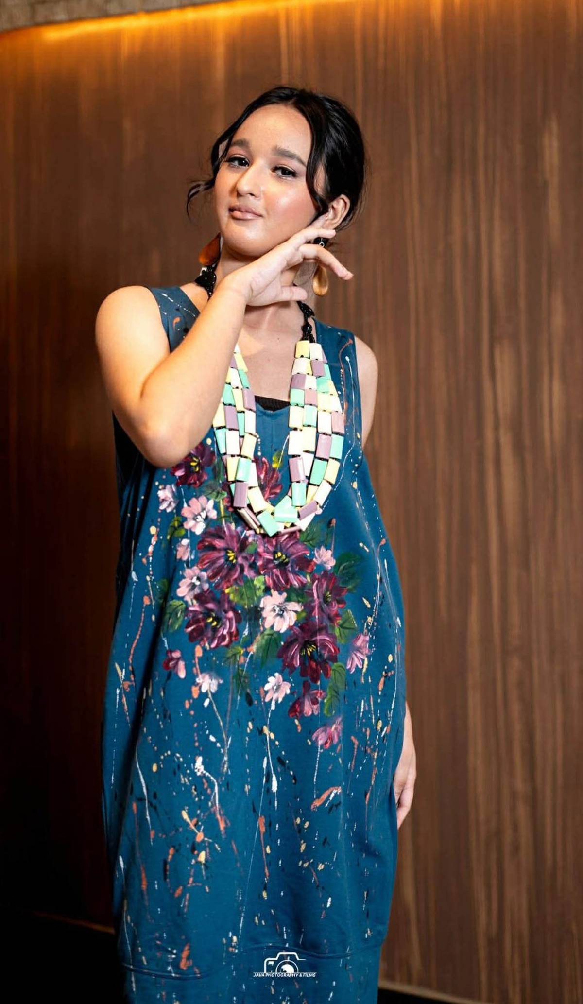 VALLAA Singh in Dexter Alazas.