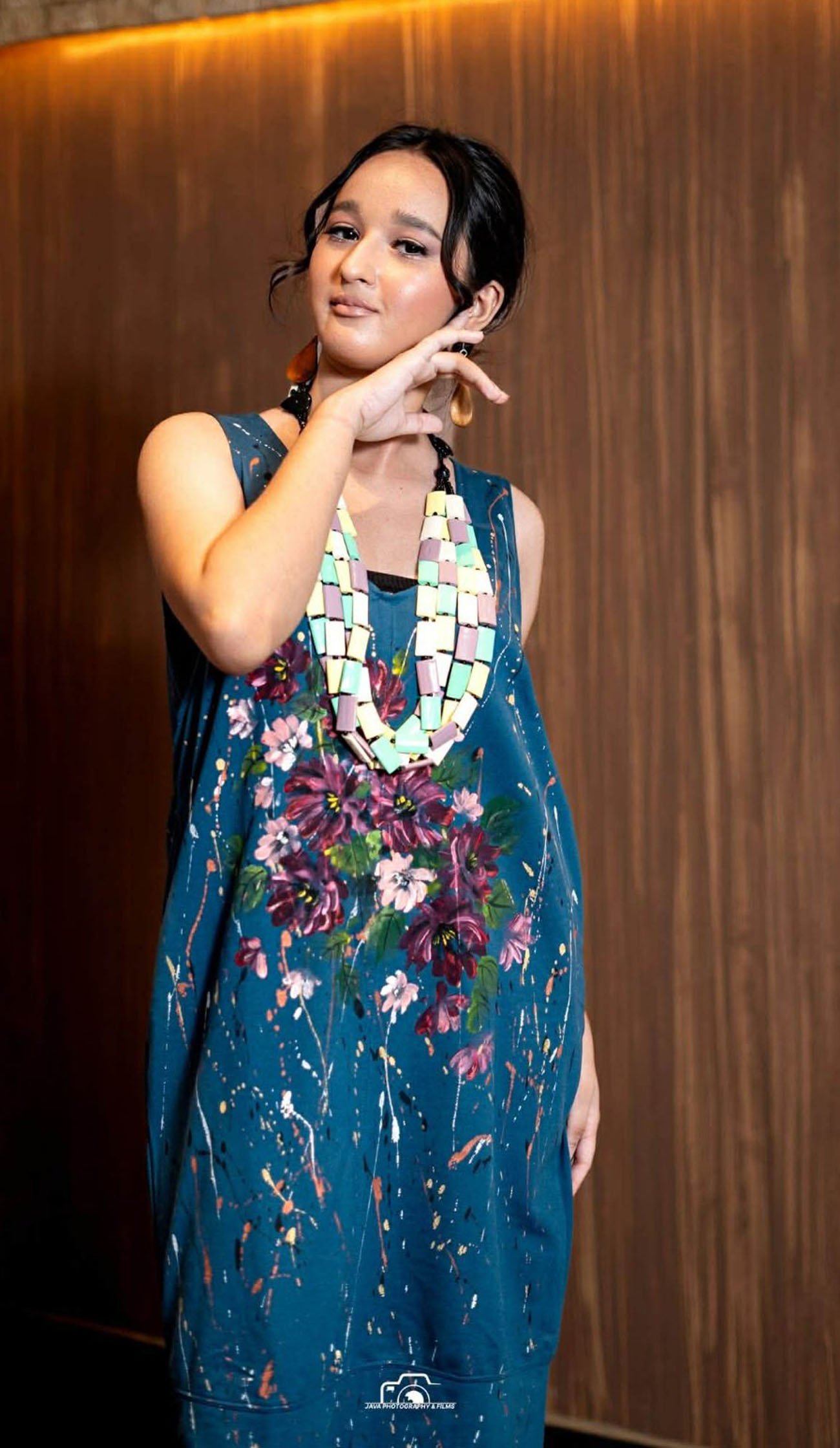 VALLAA Singh in Dexter Alazas.