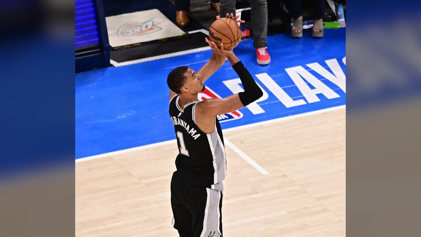 Wemby powers Spurs past Thunder in 2OT thriller