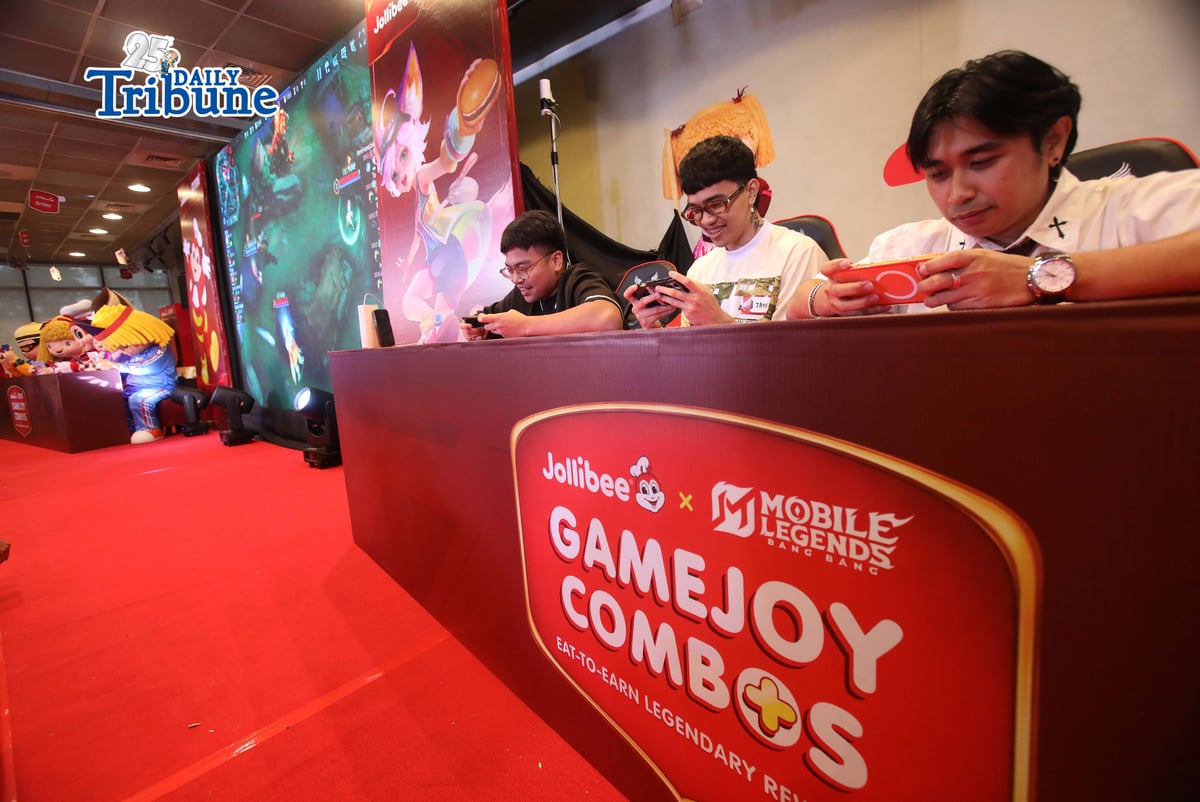 (May 19, 2026) Mobile Legends: Bang Bang players compete with iconic Jollibee mascots during the launch of Jollibee’s “GameJoy x MLBB Combos” on Tuesday, May 19, 2026, at Jollibee Katipunan in Quezon City. The campaign offers players food bundles paired with collectibles and in-game items, highlighting Filipinos’ shared love for gaming while celebrating the country’s *Mobile Legends: Bang Bang* community. Photo/Analy Labor.