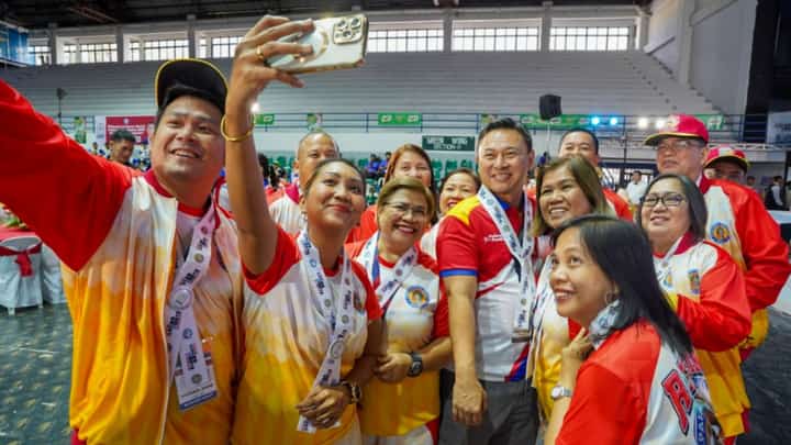 IN PHOTOS: Education Secretary Sonny Angara lauded the provincial government of Agusan del Sur for rolling out its “Libreng Sakay” transportation program and free tourism activities for delegates of the 66th Palarong Pambansa. The initiative provides free rides through e-buses and tricycles across playing venues to help make travel easier, safer, and more convenient for athletes, coaches, teachers, and spectators.
Apart from transportation assistance, delegates may also enjoy complimentary tours to several cultural and eco-tourism destinations across Agusan del Sur and neighboring Surigao del Sur.