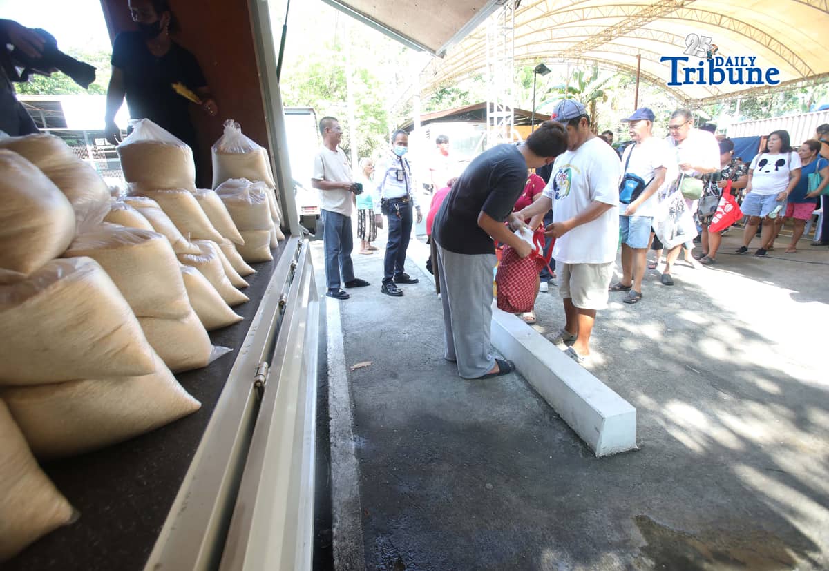 (May 20 2026) People from vulnerable sectors and lower-middle-income, on Wednesday morning May 20 2026  queue to buy the government’s P20 per kilo rice program known as Banteng Bigas Meron Na at the Department of Agriculture–Bureau of Animal Industry (DA-BAI) office in Quezon City. The program is accessible in around 900 Kadiwa ng Pangulo outlets nationwide, bringing relief to both vulnerable sectors and lower-middle-income households amid rising food costs.  A 73-year-old senior citizen was killed and a sidewalk vendor was injured early Wednesday, May 20, 2026, when a pickup truck plowed into a crowd waiting in line for the government's subsidized PHP20-per-kilo rice program in Quezon City.  The incident happened around 3:45 a.m. along Visayas Avenue in Barangay Vasra, outside the Department of Agriculture–Bureau of Animal Industry (DA-BAI) office. The victims were waiting on the sidewalk hours before the subsidized rice operations were set to begin when the driver of a black pickup truck allegedly lost control of the vehicle. The elderly victim, who was seated while waiting in line, sustained severe injuries and was declared dead on arrival at the nearest hospital in Quezon City. Photo/Analy Labor