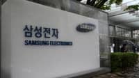 Samsung, union resume negotiations
with minister mediating