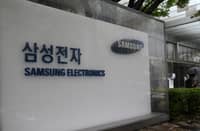 Samsung, union resume negotiations
with minister mediating