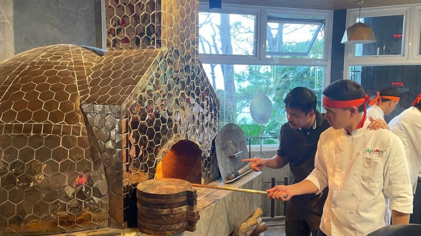 “AT the heart of Amare+ is the wood-fired oven — where craftsmanship, tradition, and passion come together in every handcrafted pizza.”