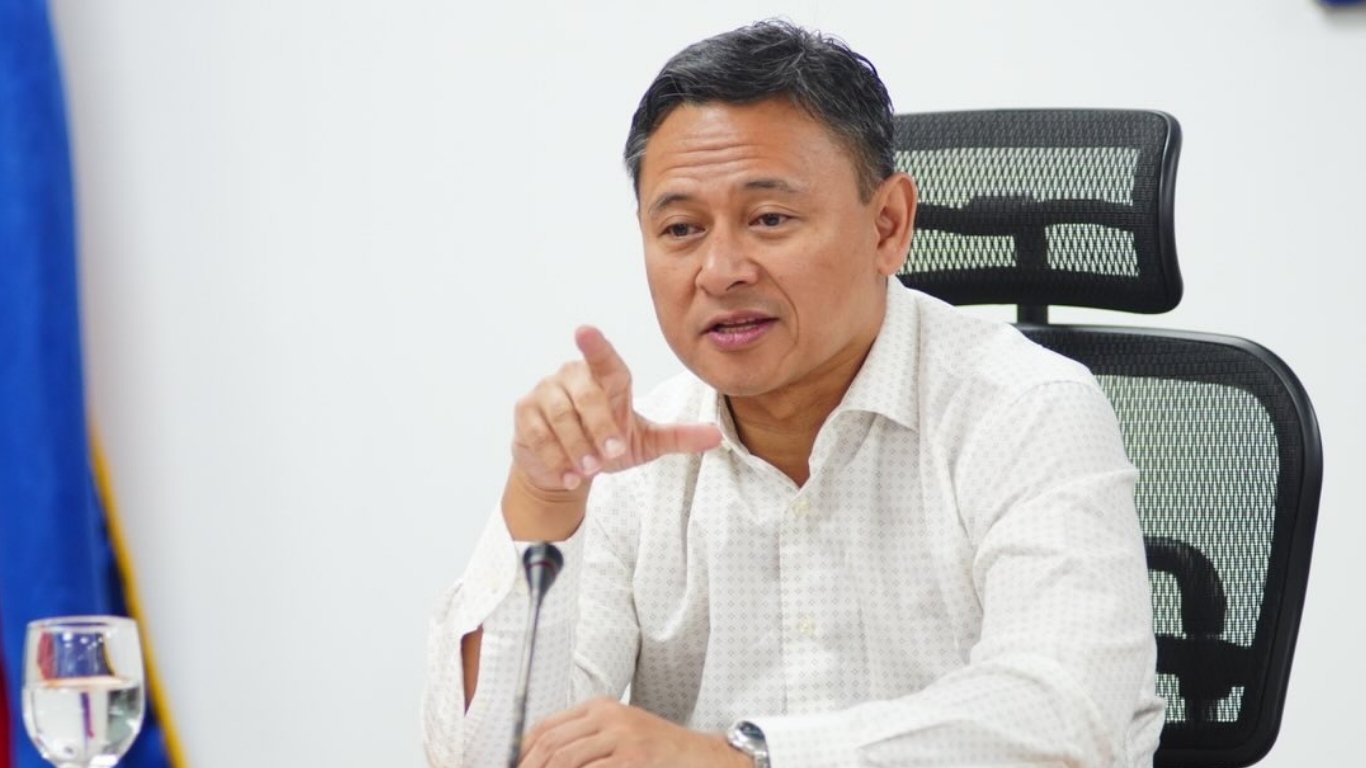 Angara leads oath-taking of 1,559 newly promoted Caraga teachers