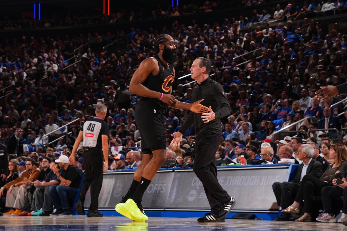 Cavs coach defends Harden