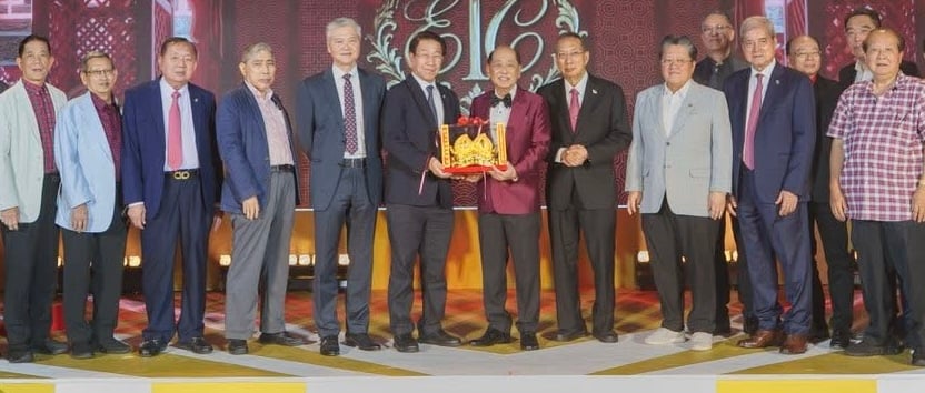 WILLIAM Castro, Delphin Letran, William Gochiaco, Tan Ching, Jeffrey Ng, Victor Tan, Enrique Chua, Francis Chua, Pedro Cecilio, Michael Tan, George Chiu, Joel Go Ki Huat, Anthony Chen and Antonio Cosing.