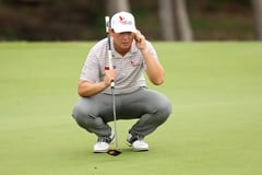 Hoey keeps pace with bogey-free 67